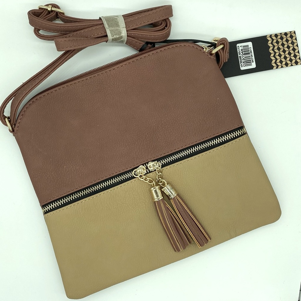NWT Crossbody Purse with Zip close